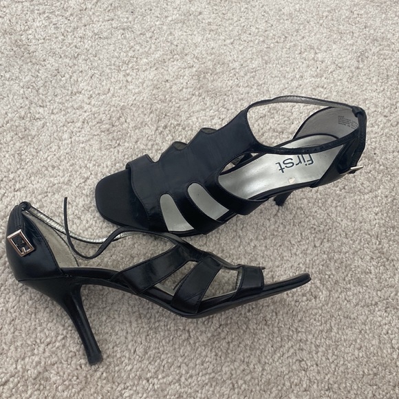 Women’s Heels - Picture 2 of 5